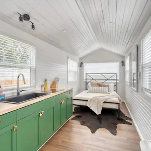  Holiday home - Noir-emerald Modern Tinylux In United States